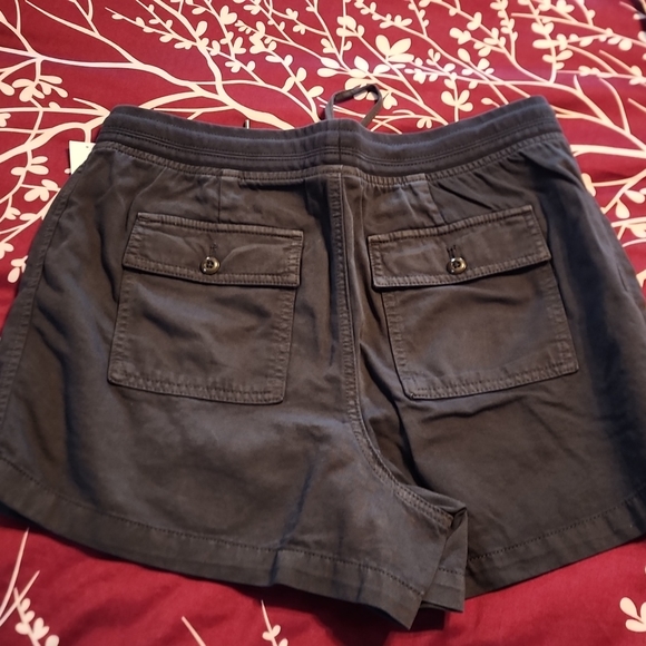 NWT Gap Shorts Medium - Picture 4 of 6